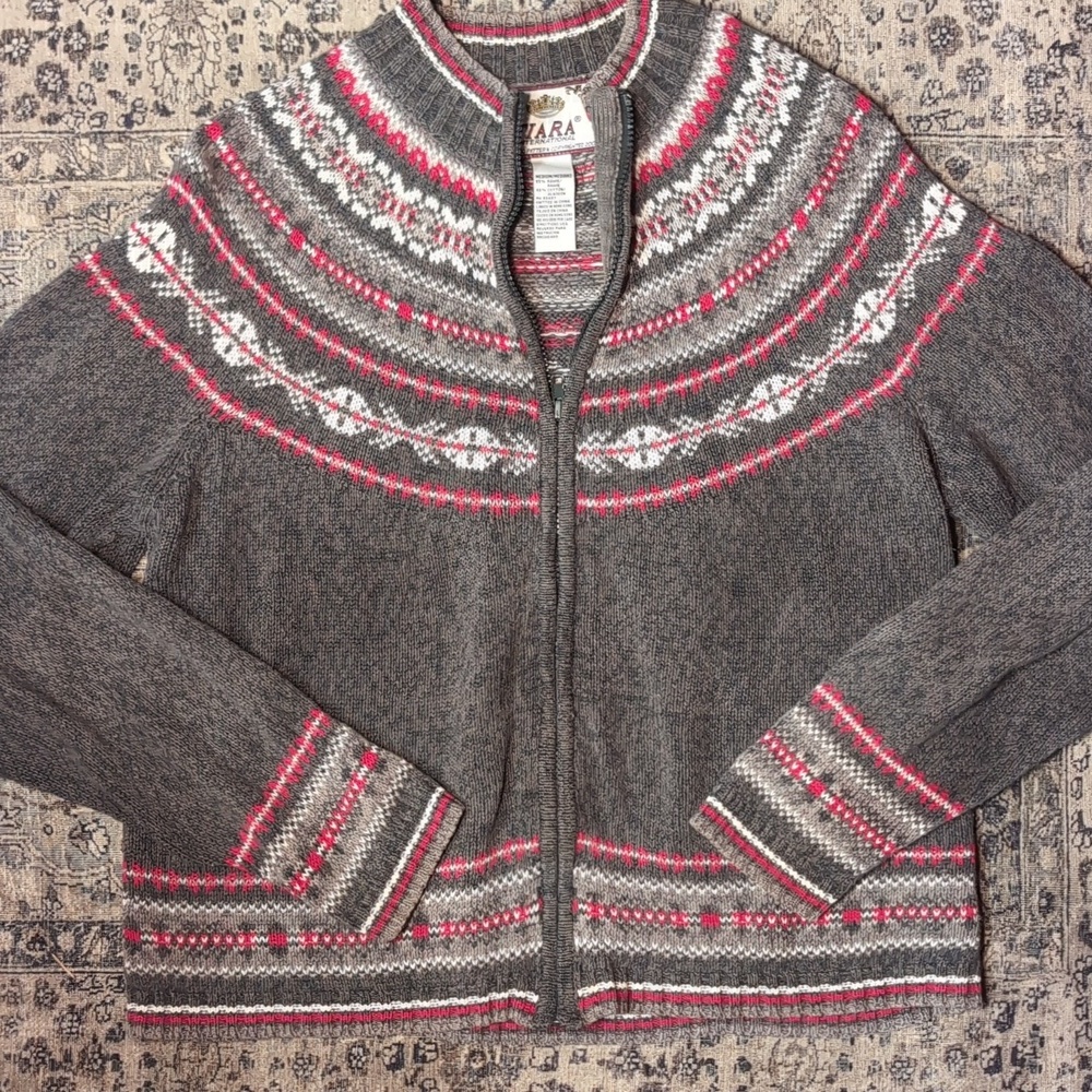 Tiara Vintage Gray & Red WinterPatterned Sweater